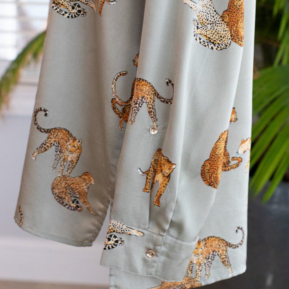 Umgee (Boutique) Sage Green Jungle Cat Blouse Size L - Picture 11 of 14